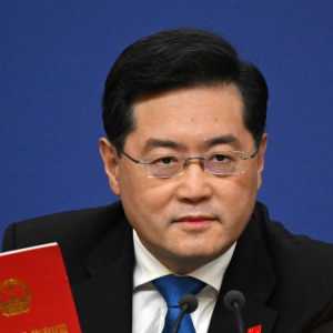 翘首等待秦刚回归的微博“饭圈”  中国外交官偶像化娱乐化