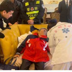 豪宅被拍出1353万，“老赖”拒不搬离