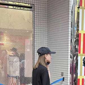 赌王之女平民打扮上街 网民画错重点只注意她的拖鞋