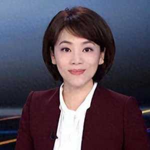 央视著名主持人和丈夫分居17年 怀孕仍上班