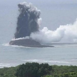 日硫磺岛外海诞生全球最新岛屿 海中冒出过程全都录