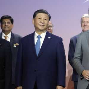 加中关系继续冰封！APEC领导人大合照 杜鲁多习近平肩并肩零互动