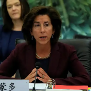 美国商务部长雷蒙多：“中国不是我们的朋友”