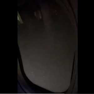 飞温哥华航班穿越大气河流 雷电交加 疯狂颠簸一个多小时