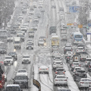 注意! 3场风暴袭击加拿大 大温迎来大雪 暴雨淹城! 飞温哥华航班疯狂颠簸!
