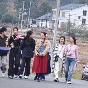 林心如同框老公前女友 当年霍建华“夜市内裤恋”被重提