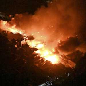 日本强震 轮岛市中心7层楼建筑整栋倒塌 七尾市2人心肺功能停止