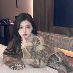 中国女网红才24岁第4次结婚  突晒验孕棒喊：圆满了