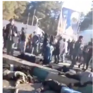 突发! 超300人死伤! 千人游行遭恐袭 10分钟内炸弹连环爆炸 现场残骸鲜血遍地