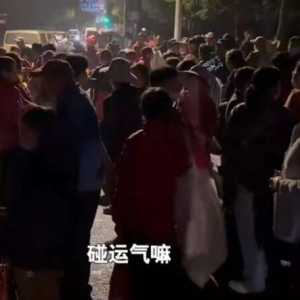 凌晨两点半 他们是上海最早醒来的那批人…