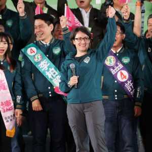萧美琴批韩国瑜：无法向外国友人解释台议长用膝盖走路