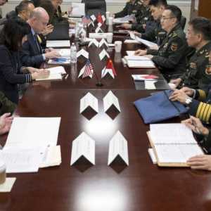 中国军方强调在台湾问题上 "绝不妥协 " 美国军方强调开放沟通渠道