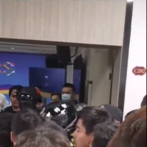 在美企清真食堂中吃出烟头 福建上千回族工人抗议