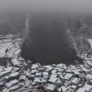 云南山泥倾泻现场照震撼 47人被埋 村民:如大地震