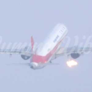 四川航空航班引擎空中喷火 盘旋近2小时返航