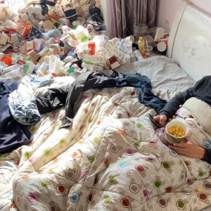 河南35岁男存100万辞职靠利息躺平 不恋爱不结婚乐住垃圾堆