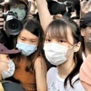香港警方正式通缉周庭 除非自首否则终生追捕