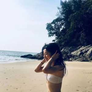 朱珠性感泳装“疑似凸点”火速轰动全网 引热议