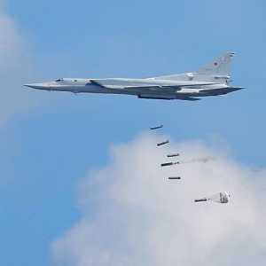 俄称轰炸机因技术故障坠毁 乌空军领功：首度击落