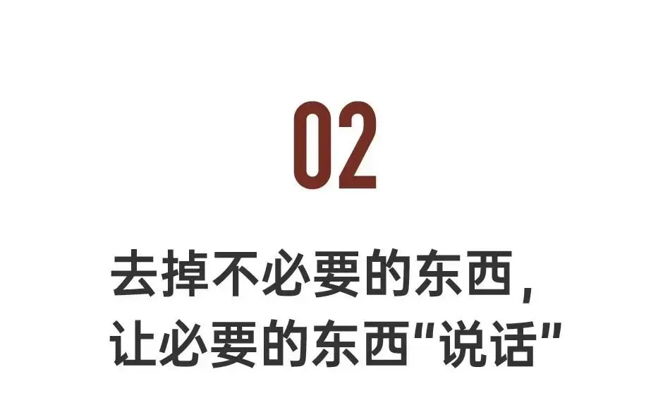 ▲潘雅德在家中与一条艺术主理人玉茹分享他的收藏故事