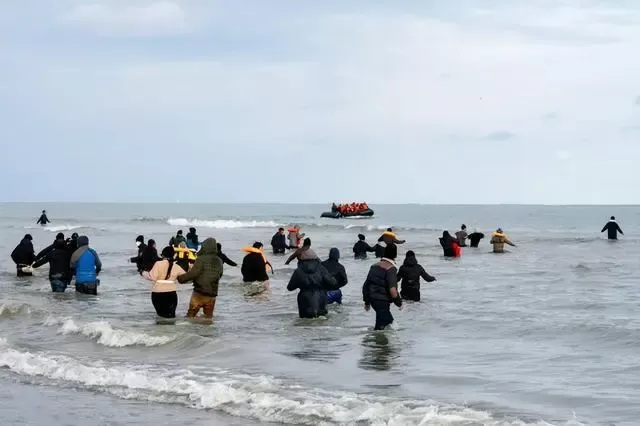 越南偷渡到英国人数激增 39人殒命卡车毫无警醒