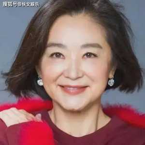 70岁林青霞不幸下床摔倒！断两根肋骨情况严重，医生的身份引热议