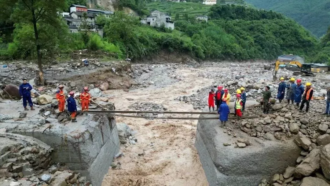 四川雅安山洪已致8死 “很多人在睡觉，来不及跑”