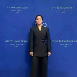 贾玲亮相巴黎奥运 被采访时大笑 没有复胖只有自信