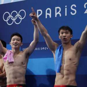 2.07分险胜 中国队男双3米板夺金
