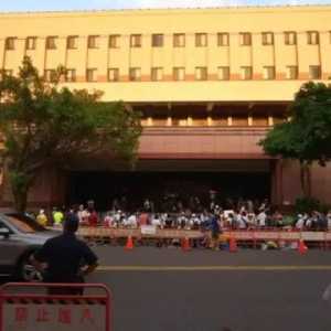 柯文哲被捕检方列三项罪名,三大政党表态风向各异