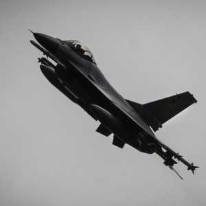 F-16在乌克兰战斗首日坠毁 西方盟邦质疑操之过急