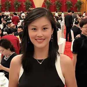 起底孙雯：从选美佳丽一路走来 在州长办公室的过往