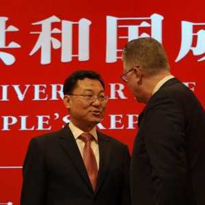 谢锋：坚决反对美国在选战过程中打中国牌造势