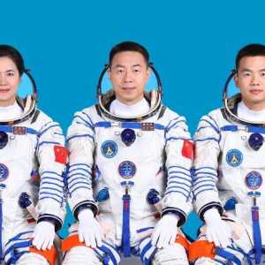 “90后”上太空 神十九航天员确定
