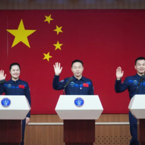 中方官宣登月任务! 女工程师出征神十九