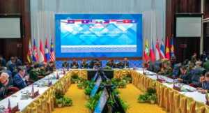 东南亚国家防长老挝举行会议 中国拒与美防长会面