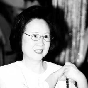 琼瑶有多富？赚上亿美元 背后有家族企业
