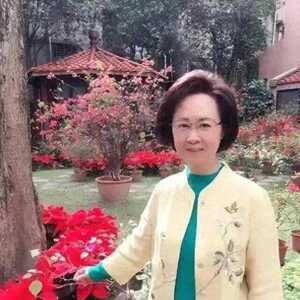 赵薇时隔3年首次发文，只为悼念琼瑶，琼瑶生前曾说最爱赵薇