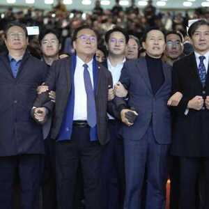 传尹锡悦今赴国会道歉 议员“筑人墙”挡门结果不见人影