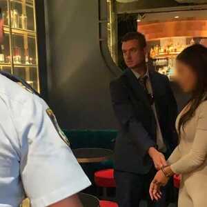 美女银行精英被爆诈骗数十万 骗钱买名牌包私人飞机！