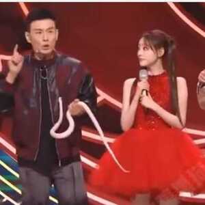 春晚魔术师把女观众“切开”后无法合体 直接尴尬下台