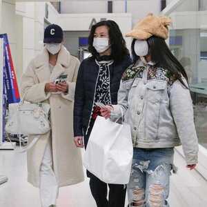 小S女儿们返台…东京病榻泪别阿姨大S 心碎低头不语