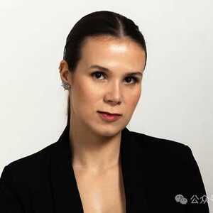 吵翻！巴西美女坐飞机拒跟熊孩子换座位反被网暴？网友力挺：不是你的错！