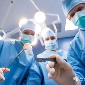 美入殓师破坏性犯罪者遗体，切掉“作案工具”泄愤被捕！网友吵翻：也…没啥？