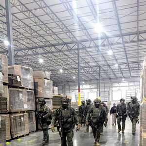 FBI突袭乔州工厂 2华人涉贩运剥削中国劳工被捕 临重罪起诉