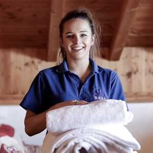 在滑雪胜地伺候富豪？！“富家女”在法国打工的真相比剧还狗血
