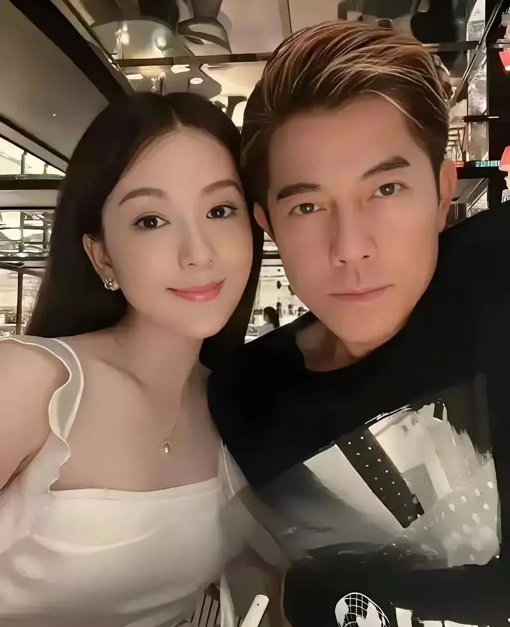 方媛睡衣照嫩如18岁 烧烤手艺惊呆网友