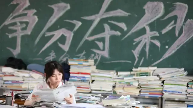 BBC：中国高中生恢复周末双休日为何阻力重重