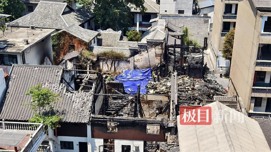 实探起火的长沙金丝楠木博物馆：几乎完全坍塌