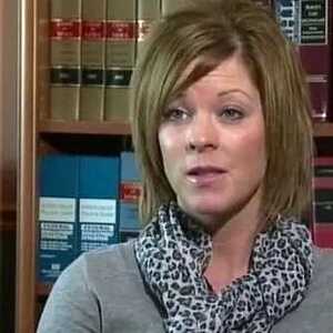 模范女员工被解雇，老板荒谬理由：你太美，我会出轨？！她告上法庭，没想到…